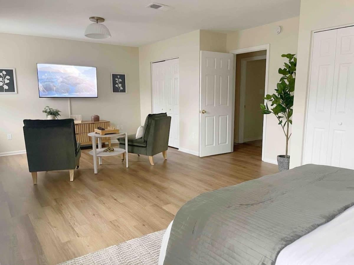 Holiday home Large Sleeps 10 & Downtown Dog Heaven
